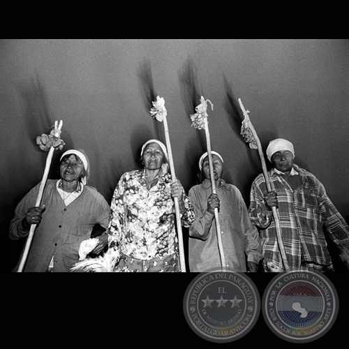 INDÍGENAS DEL PARAGUAY - Fotografía en blanco y negro de Juan Britos